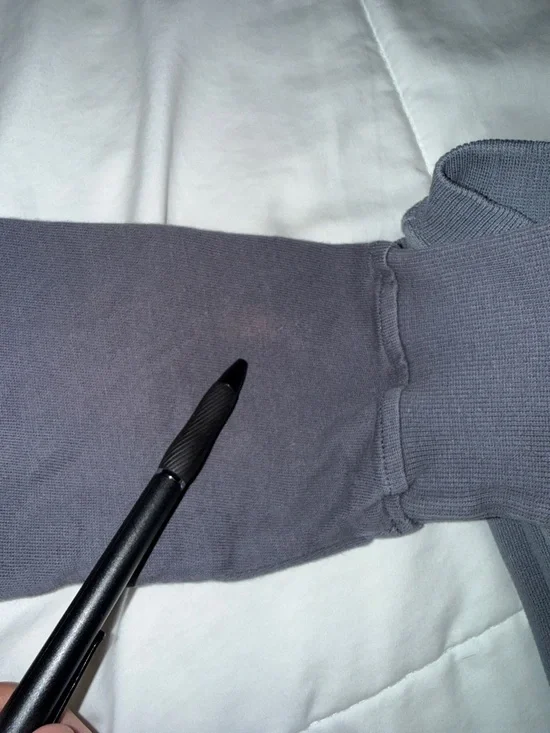 *Flawed* Vuori Sweater - Picture 11 of 12